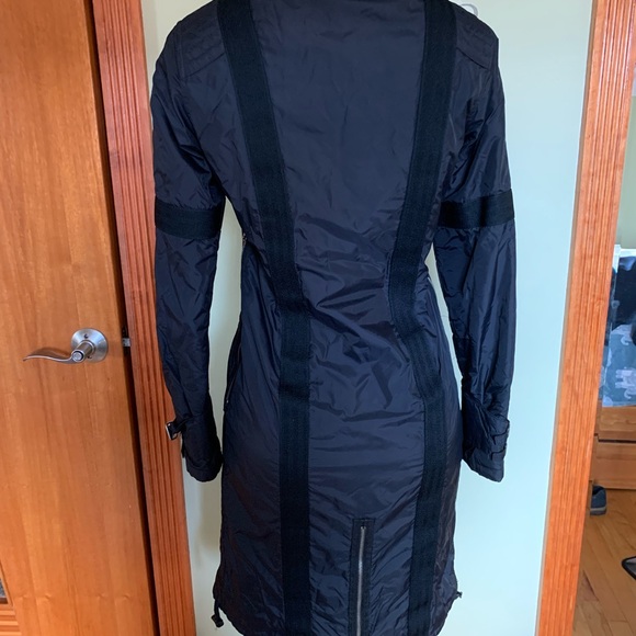 Instead coat with hidden hood and two packets - Picture 3 of 8